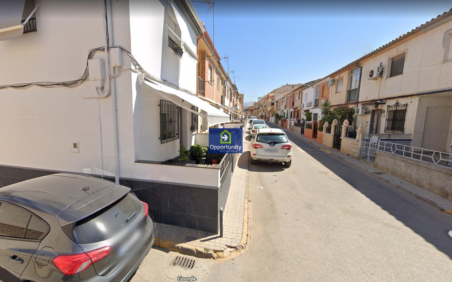Hus udlejes på lang tid I Albolote, 650€/måned