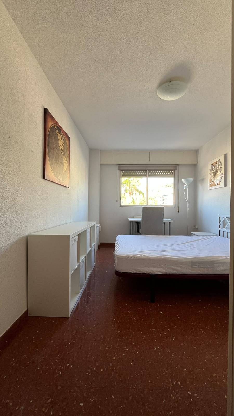 ESTUPENDO PISO COMPLETO O POR HABITACIONES CON CALEFACCIÓN DE TRES DORMITORIOS EN SAN FRANCISCO JAVIER