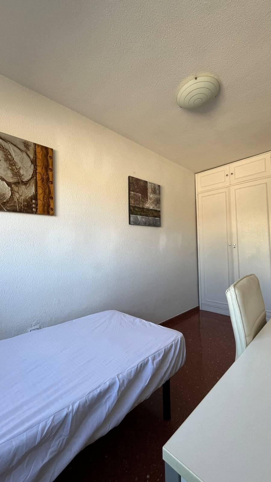 ESTUPENDO PISO COMPLETO O POR HABITACIONES CON CALEFACCIÓN DE TRES DORMITORIOS EN SAN FRANCISCO JAVIER