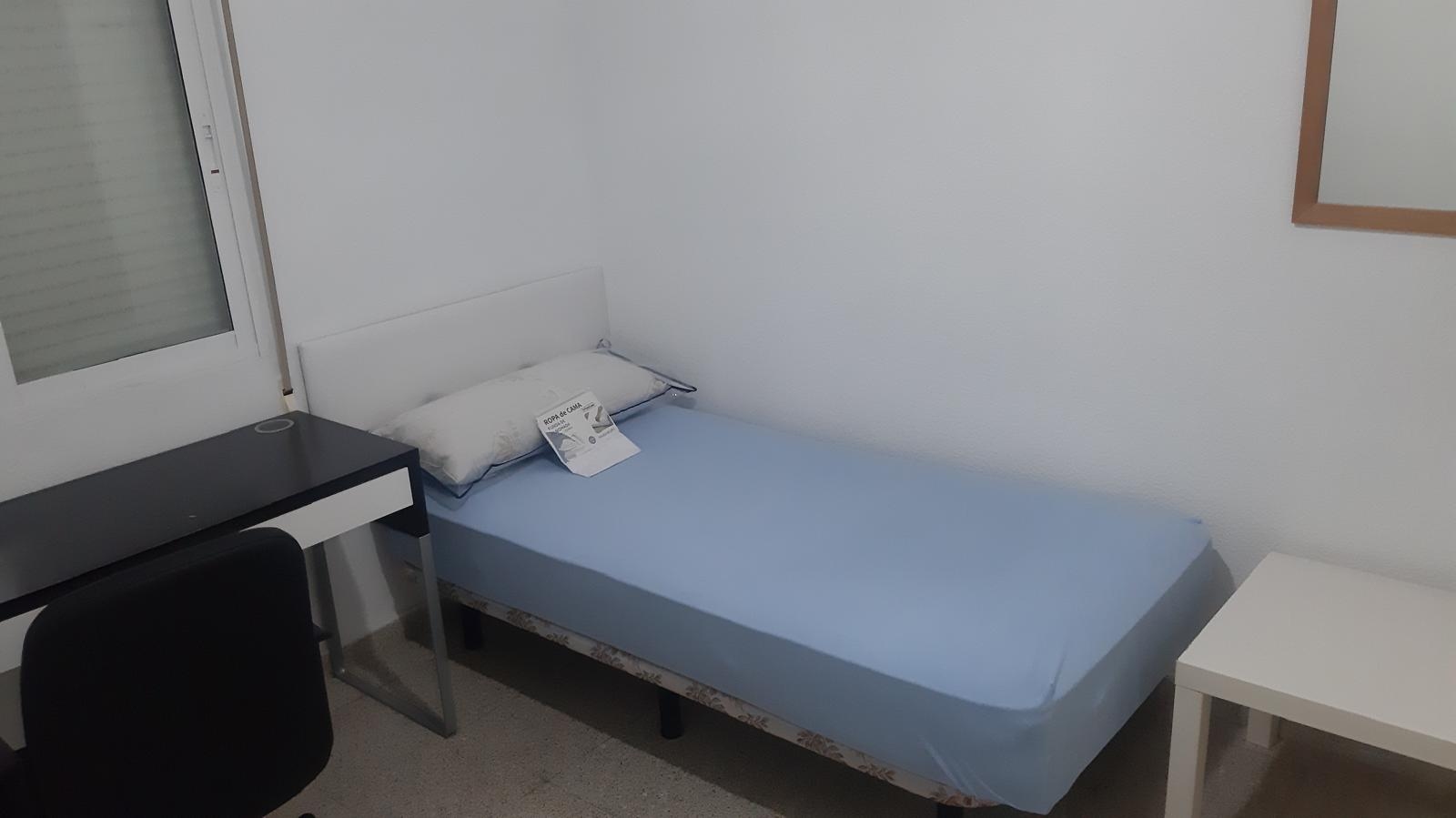 PISO DE 3 DORMITORIOS PARA ESTUDIANTES EN EL CENTRO DE GRANADA
