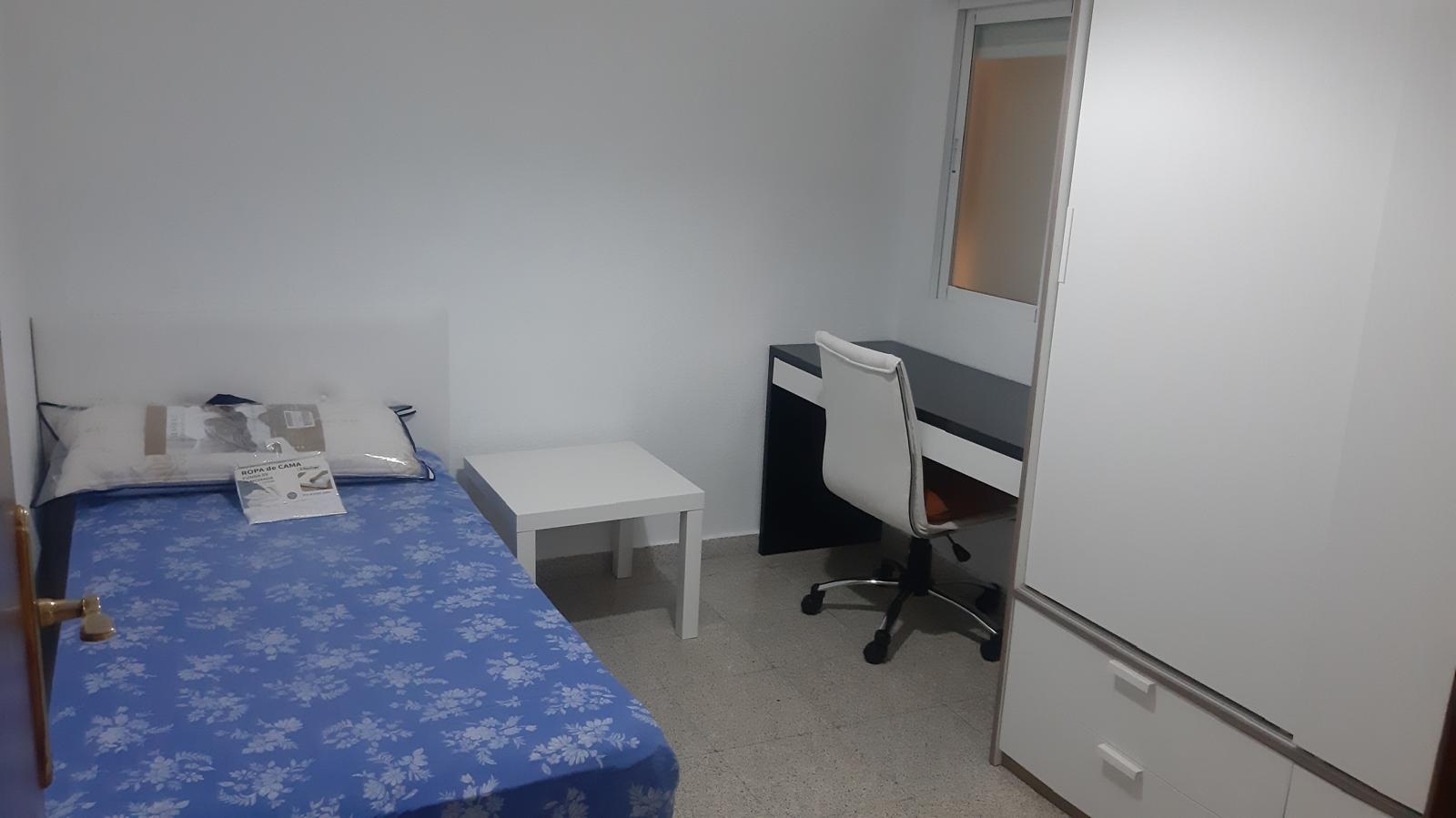PISO DE 3 DORMITORIOS PARA ESTUDIANTES EN EL CENTRO DE GRANADA