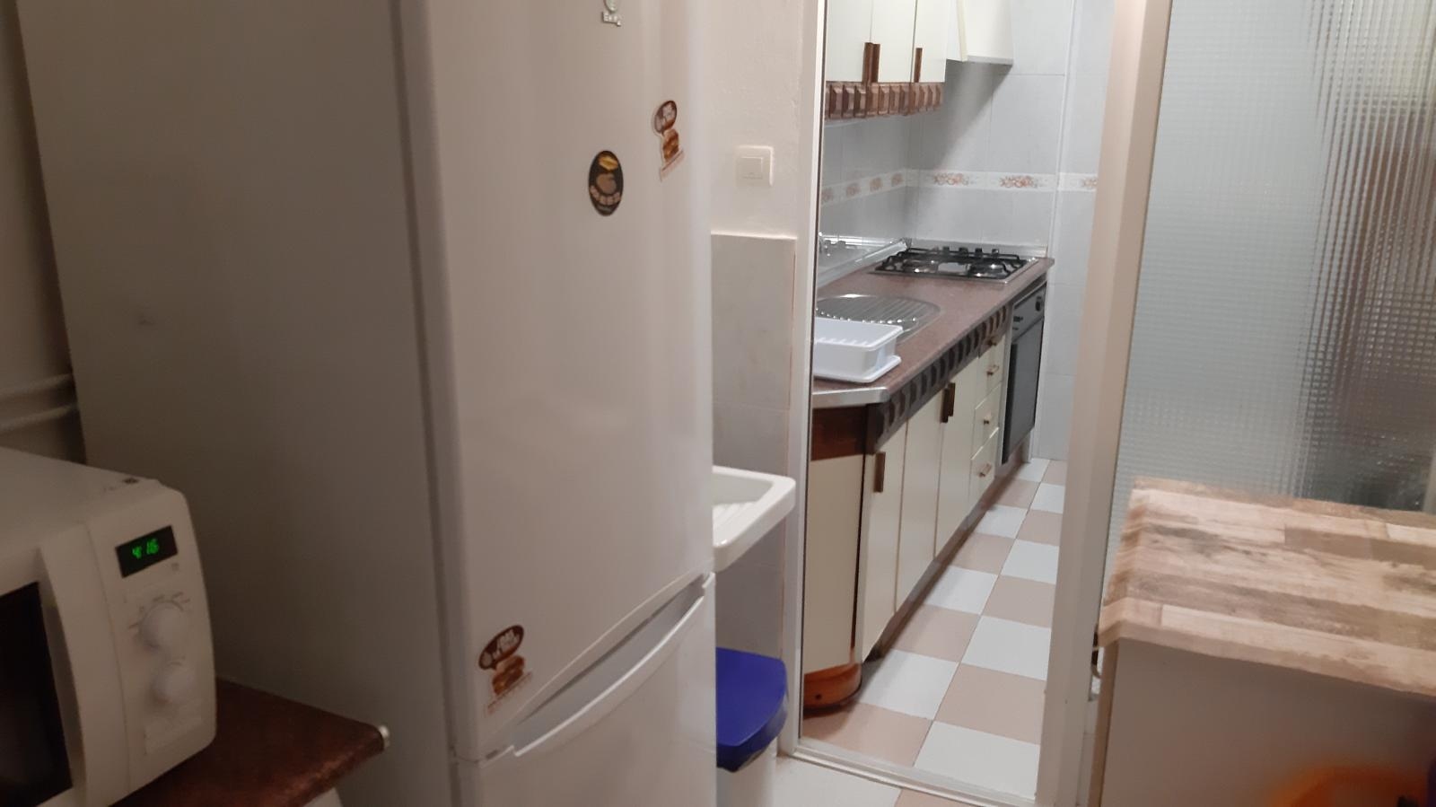 PISO DE 3 DORMITORIOS PARA ESTUDIANTES EN EL CENTRO DE GRANADA