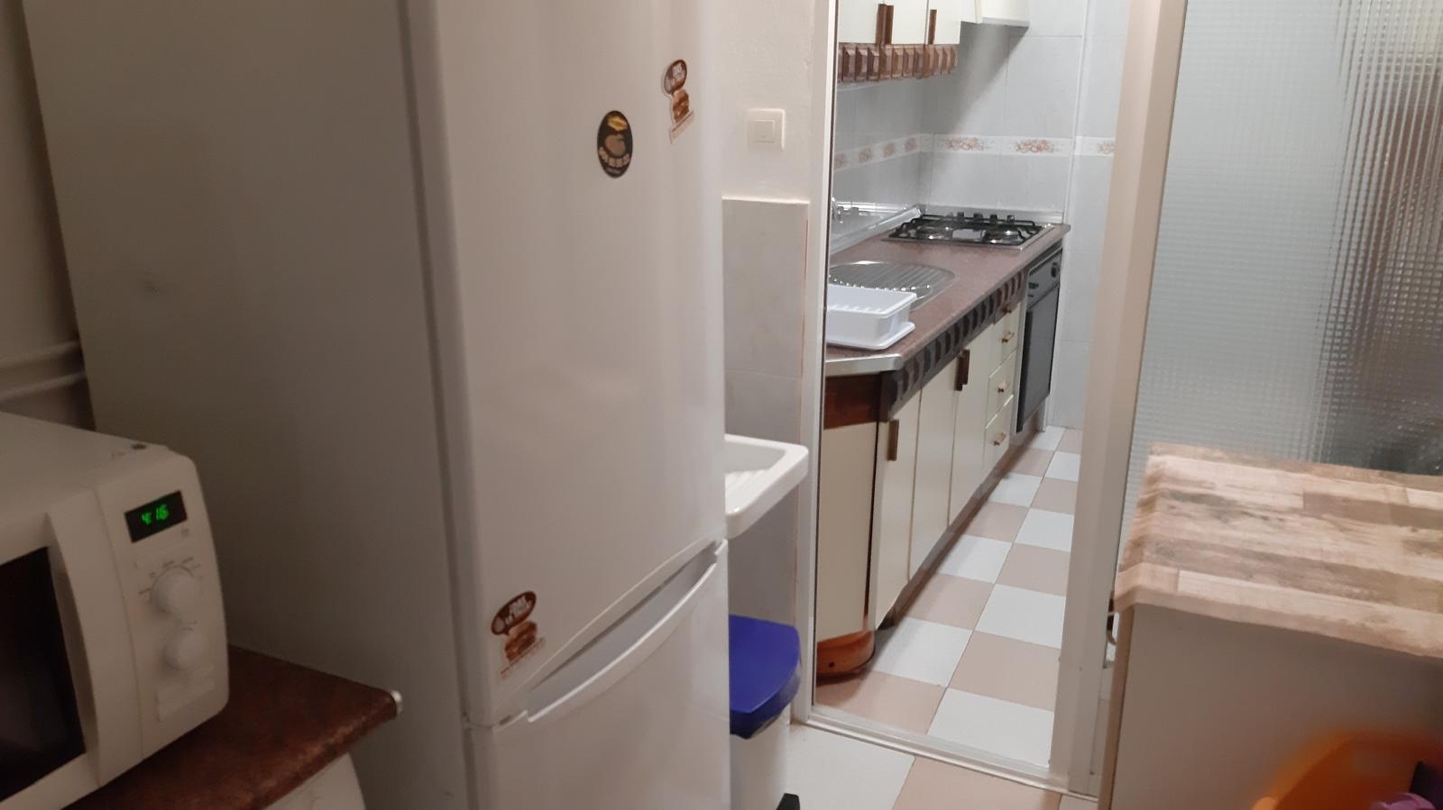 PISO DE 3 DORMITORIOS PARA ESTUDIANTES EN EL CENTRO DE GRANADA