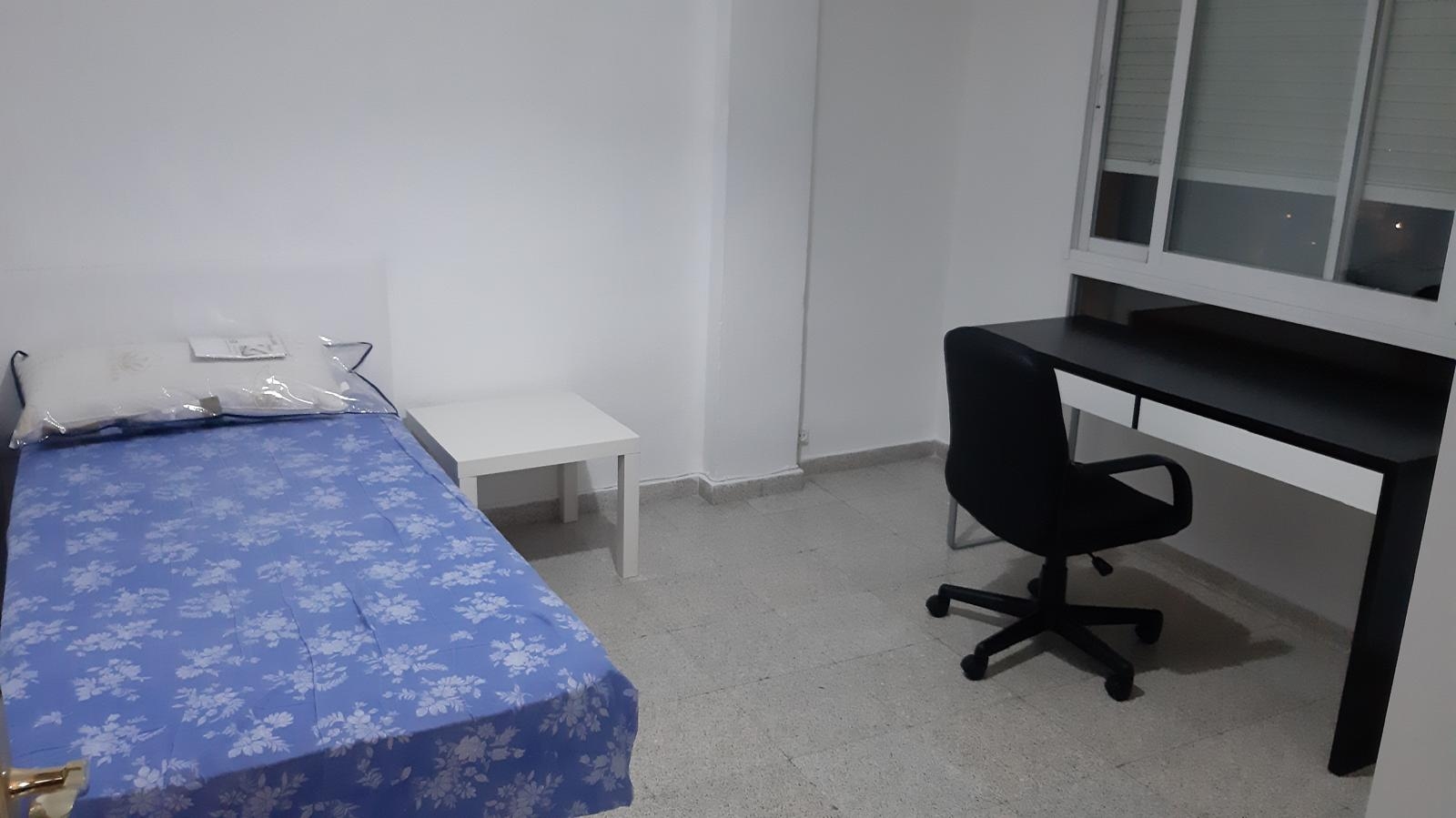 PISO DE 3 DORMITORIOS PARA ESTUDIANTES EN EL CENTRO DE GRANADA
