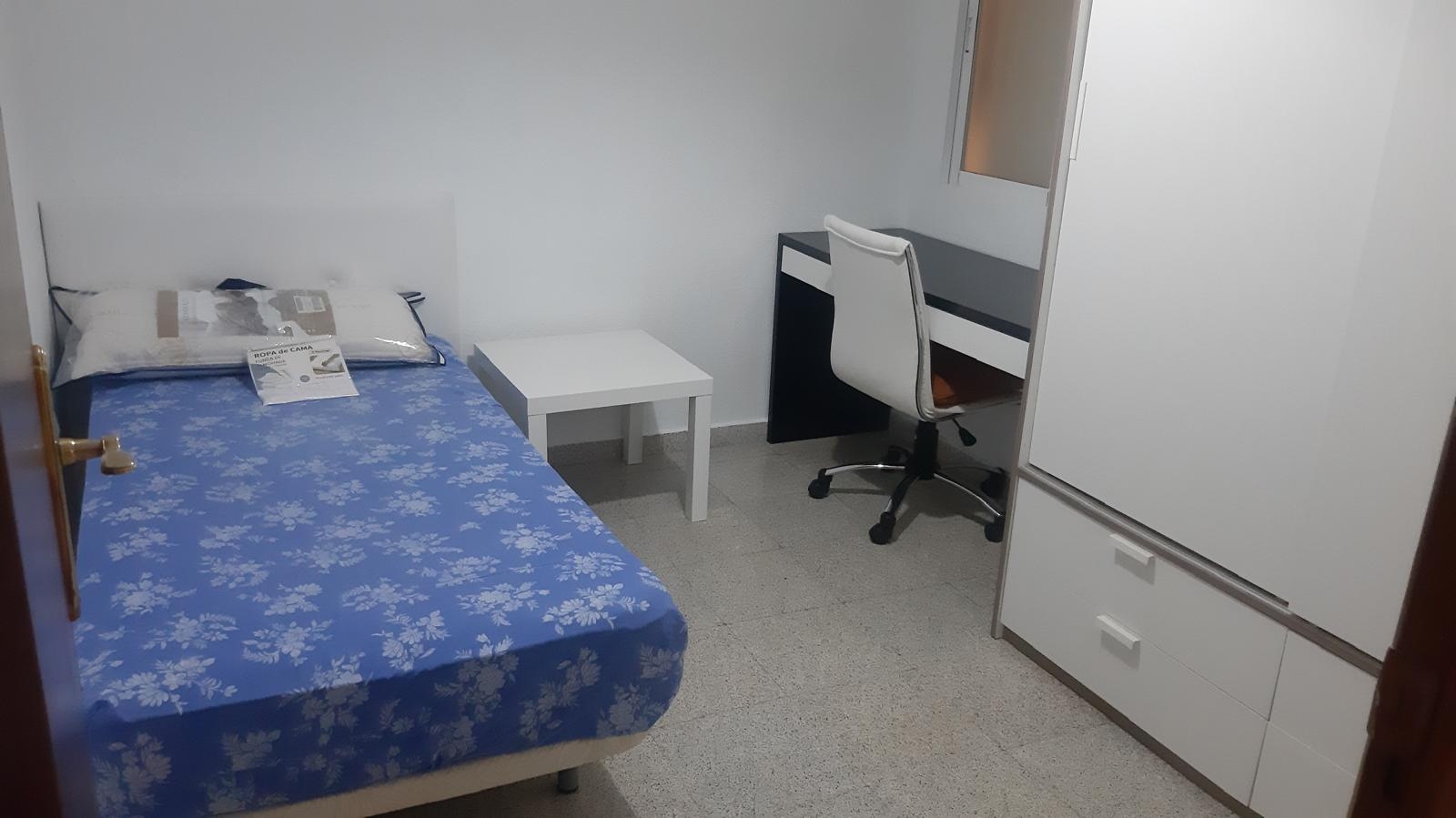 PISO DE 3 DORMITORIOS PARA ESTUDIANTES EN EL CENTRO DE GRANADA