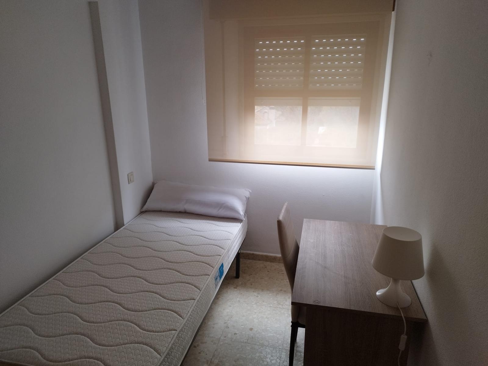 Flat for rent in Joaquina Eguaras (Granada)