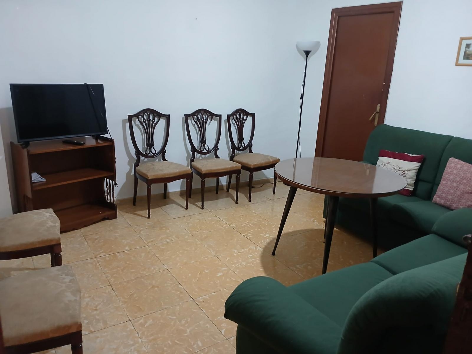 PISO DE TRES DORMITORIOS EN EL CENTRO