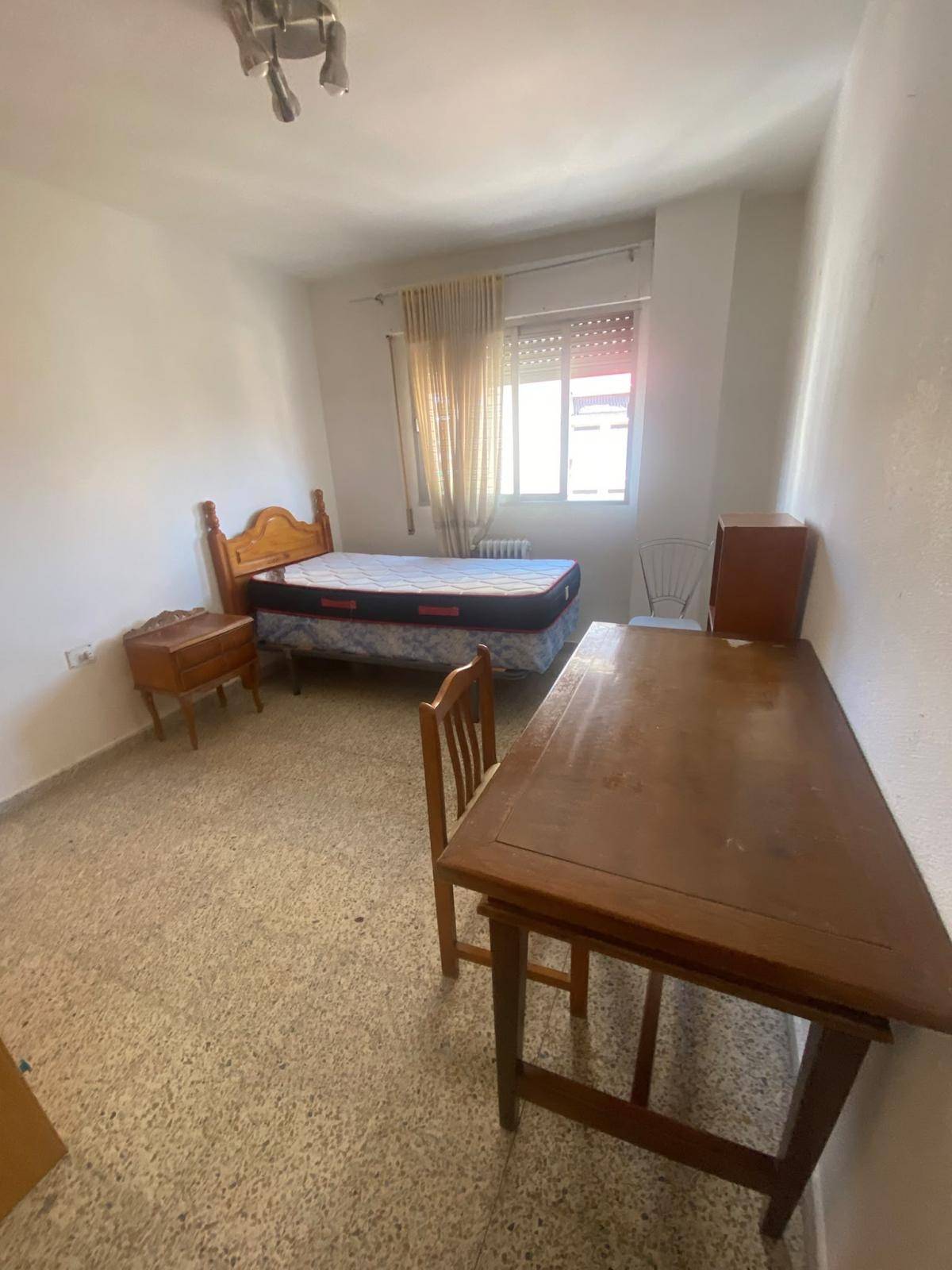 PISO DE CUATRO DORMITORIOS EN CERVANTES