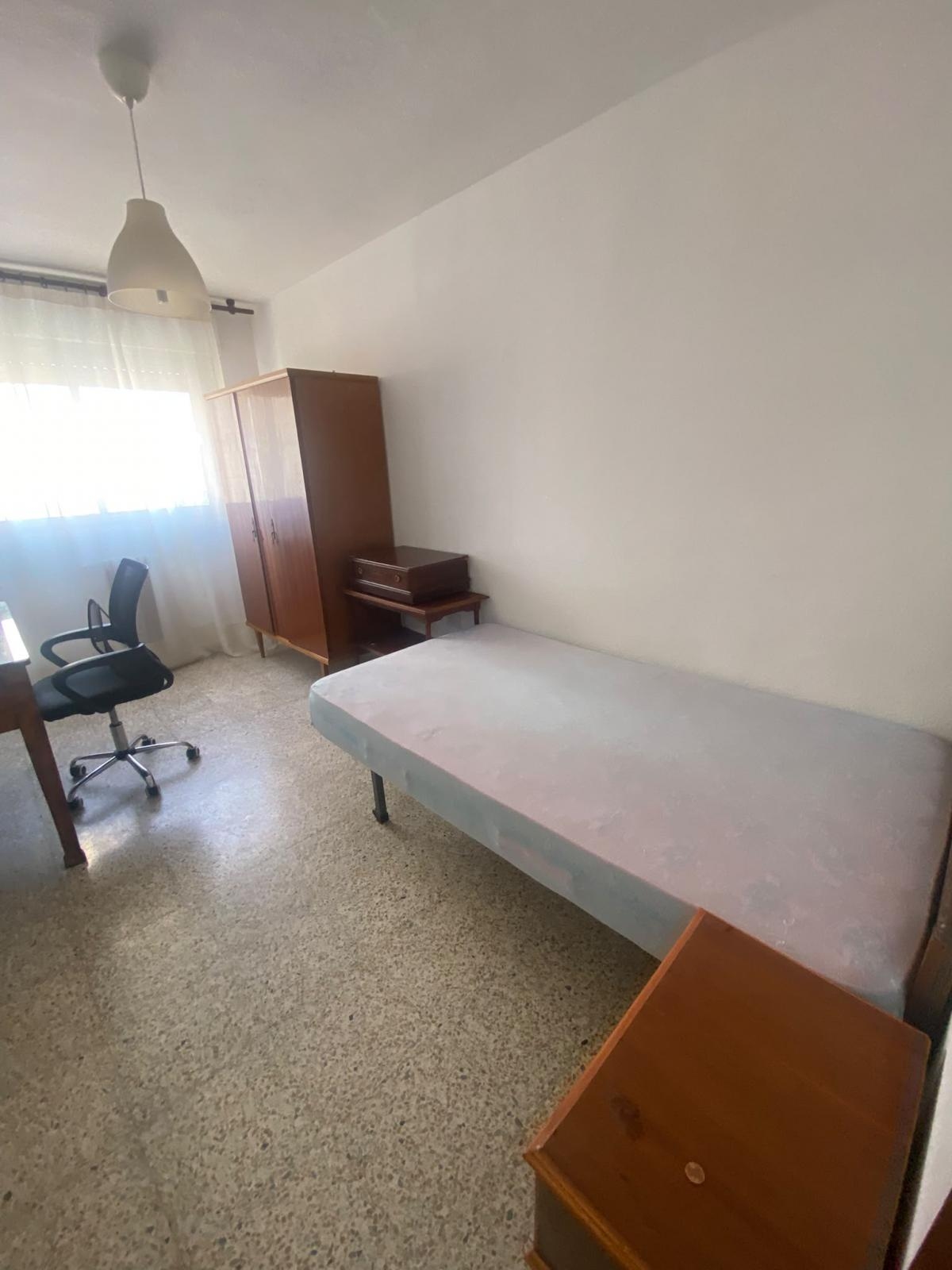 PISO DE CUATRO DORMITORIOS EN CERVANTES