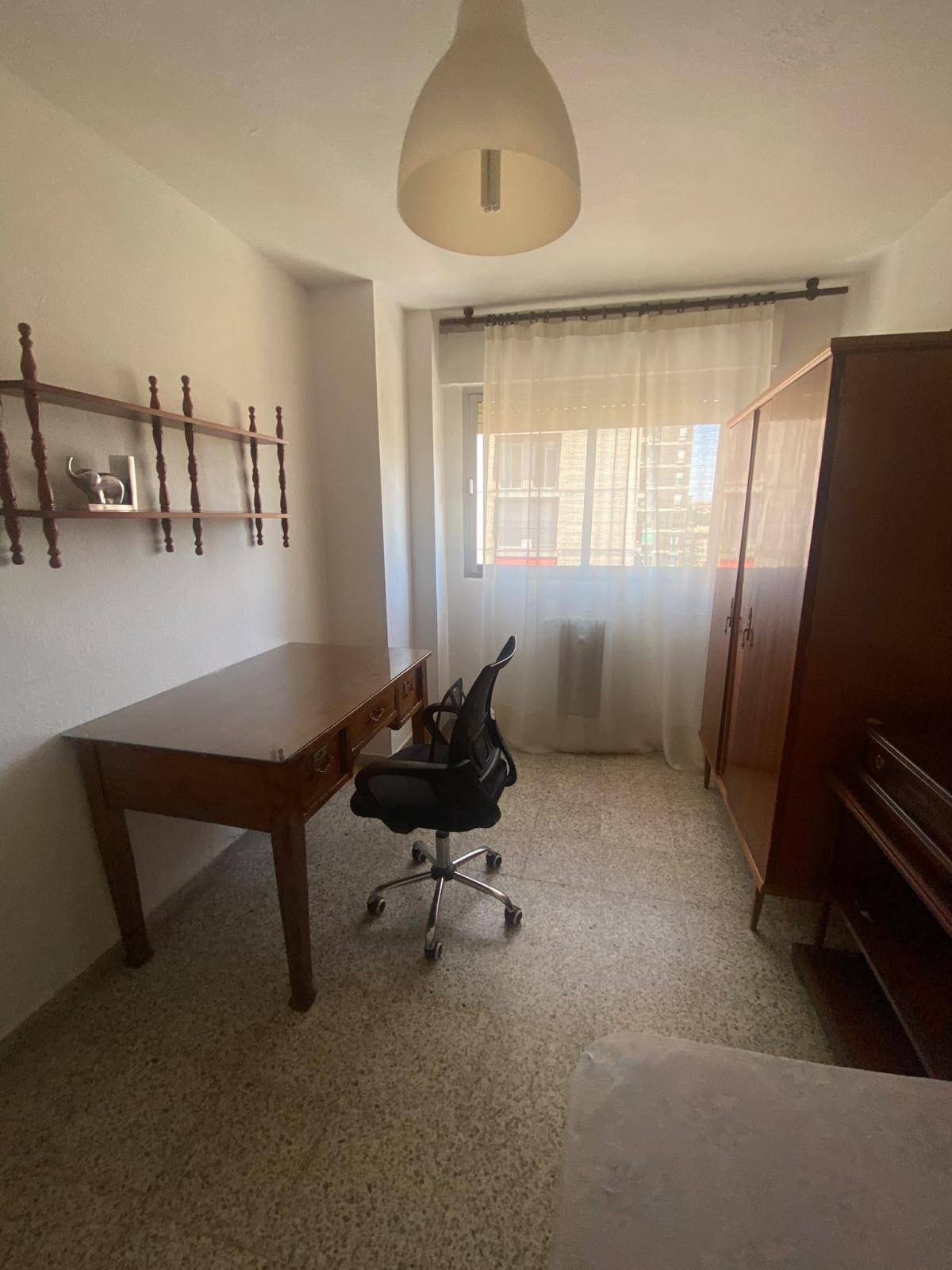 PISO DE CUATRO DORMITORIOS EN CERVANTES