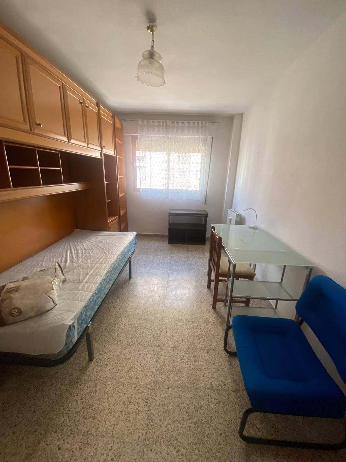 PISO DE CUATRO DORMITORIOS EN CERVANTES