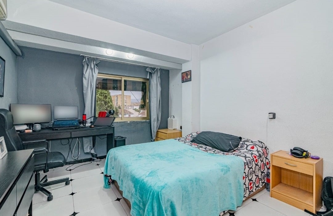 PISO DE TRES DORMITORIOS EN LA CHANA