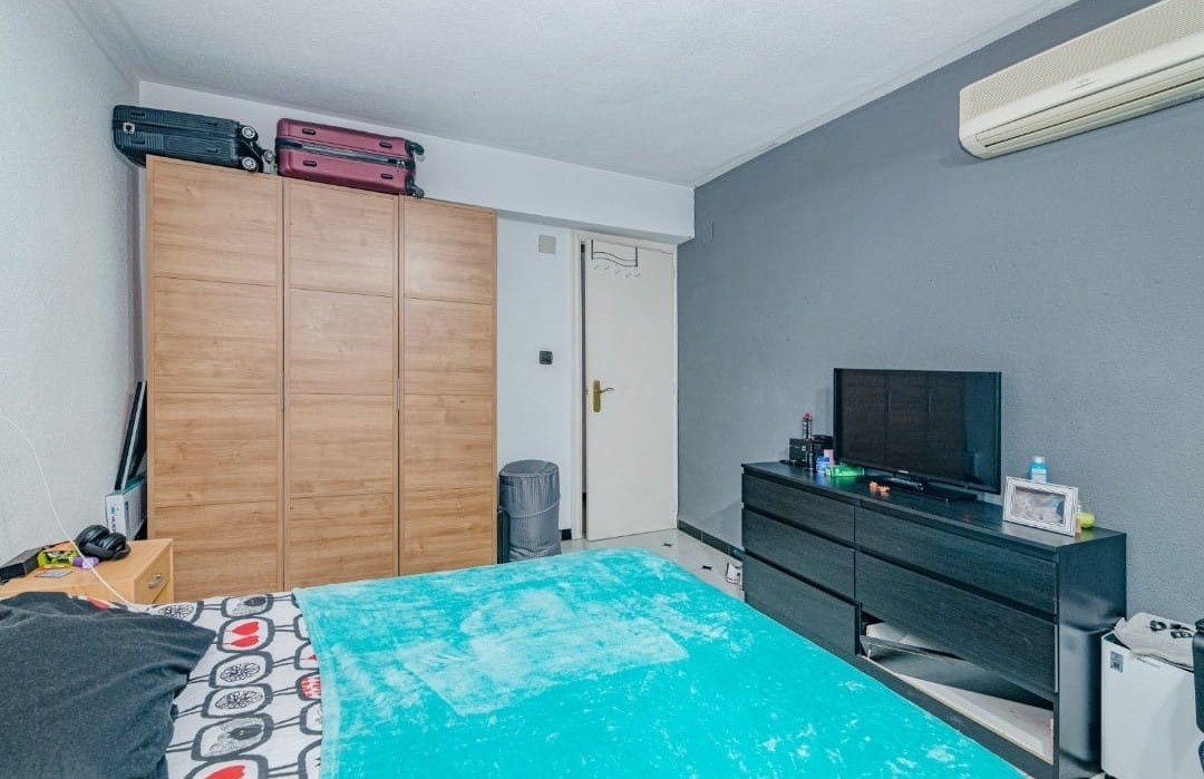PISO DE TRES DORMITORIOS EN LA CHANA