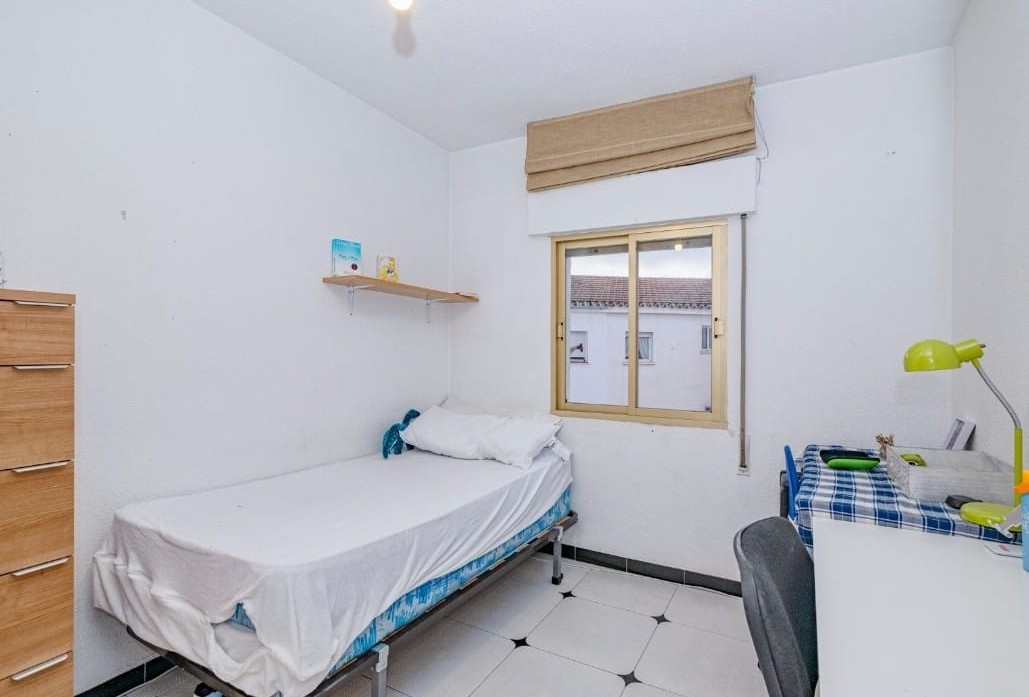 PISO DE TRES DORMITORIOS EN LA CHANA