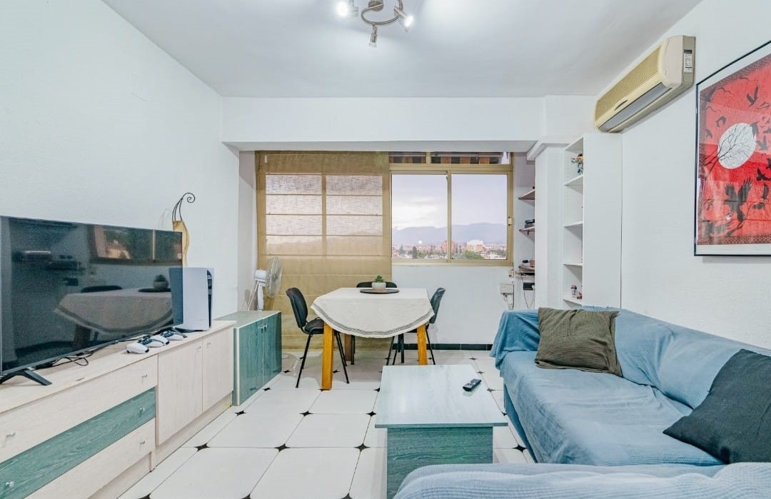 PISO DE TRES DORMITORIOS EN LA CHANA
