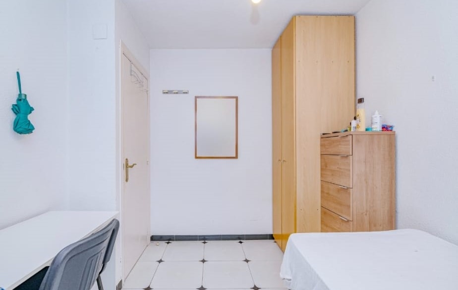 PISO DE TRES DORMITORIOS EN LA CHANA