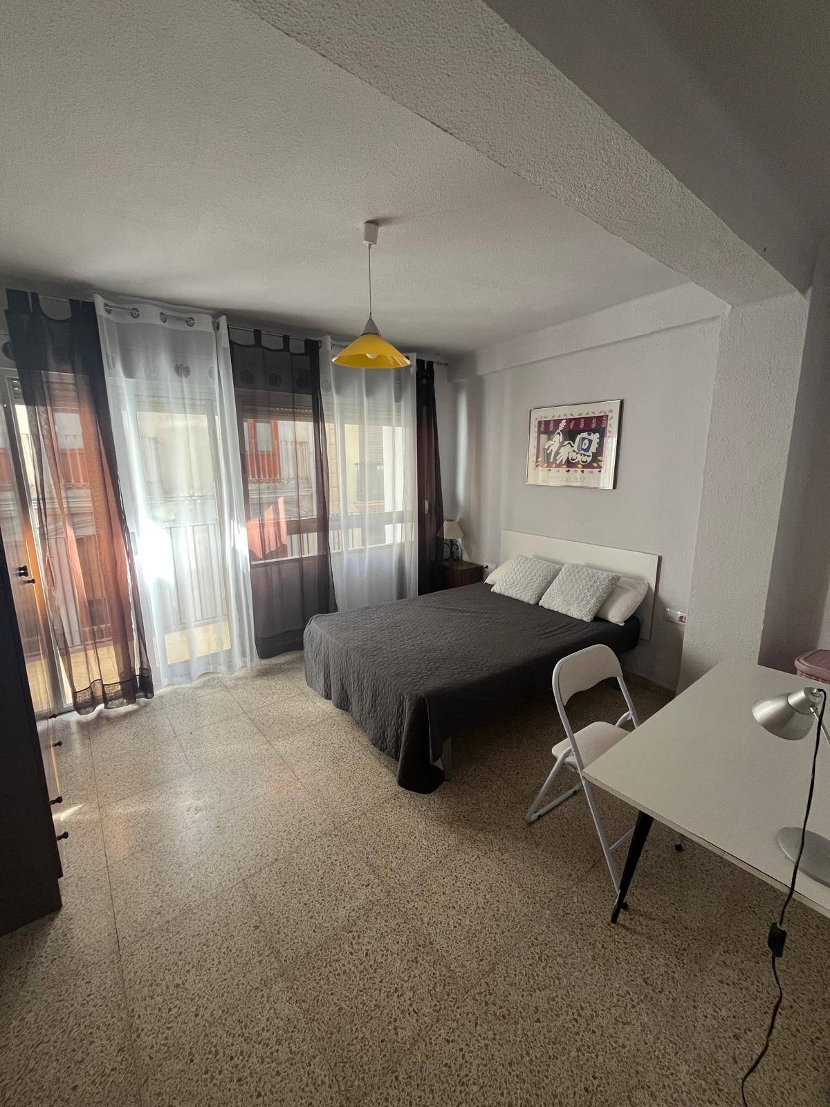 PISO DE TRES DORMITORIOS EN EL CENTRO