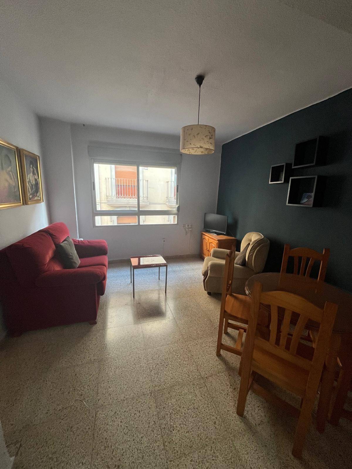 PISO DE TRES DORMITORIOS EN EL CENTRO
