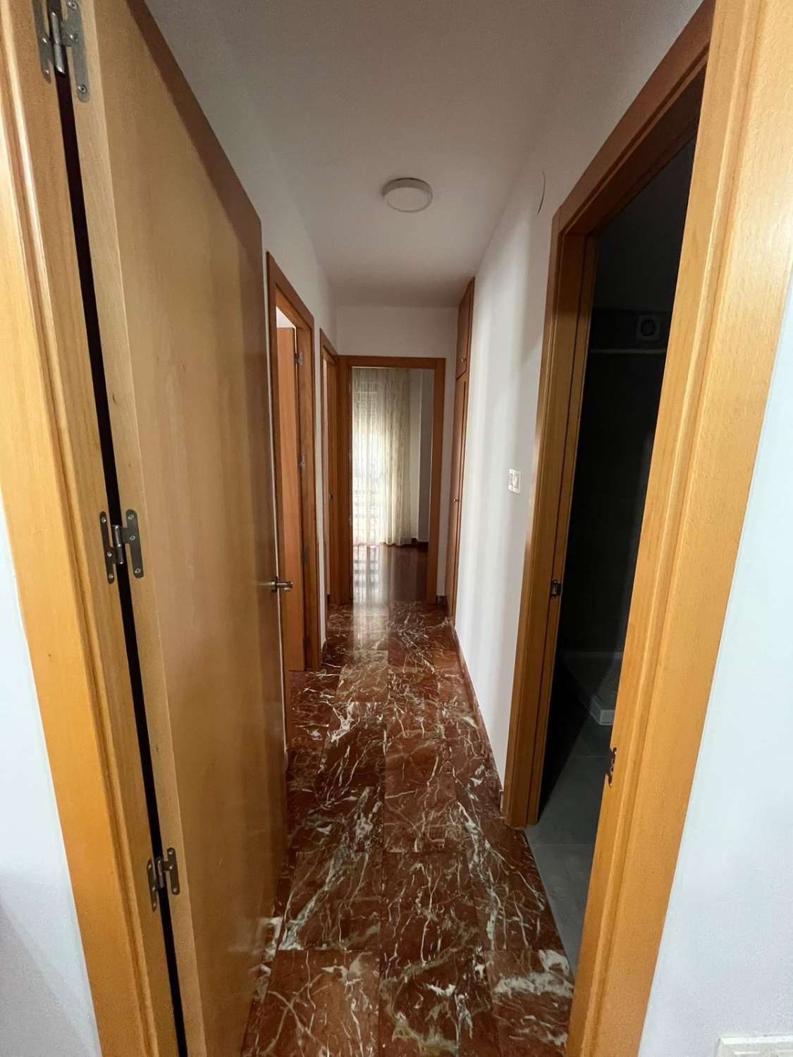 BYT SE TŘEMI LOŽNICEMI V CERVANTES