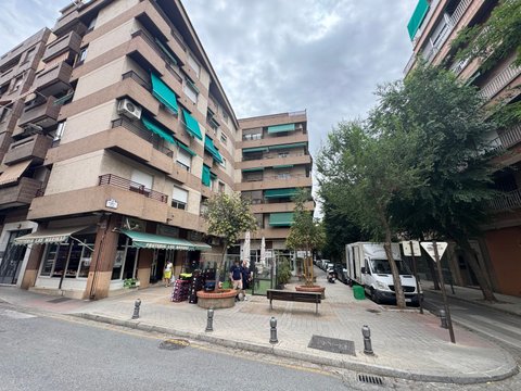 PISO DE TRES DORMITORIOS EN EL CENTRO