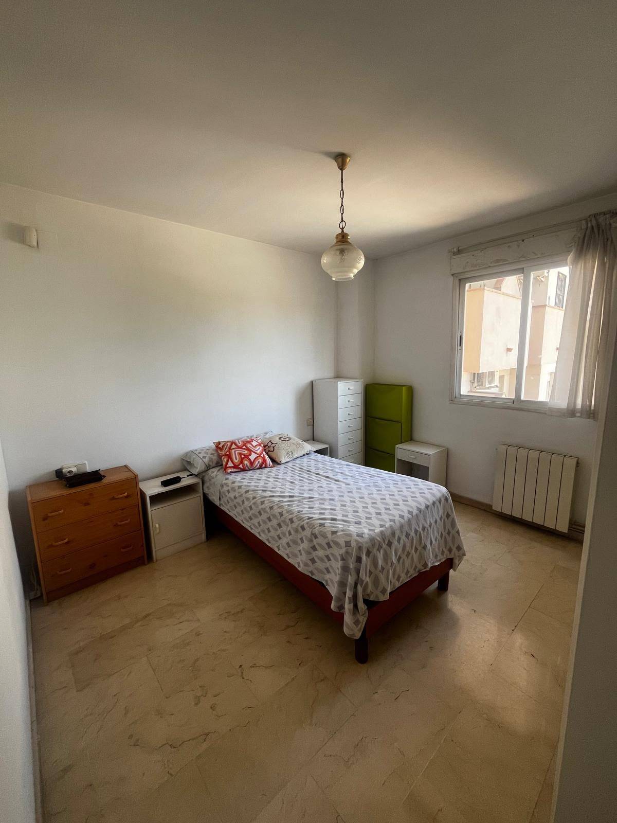 Pieni huoneisto vuokrattavissa Cerrillo de Maracena (Granada)