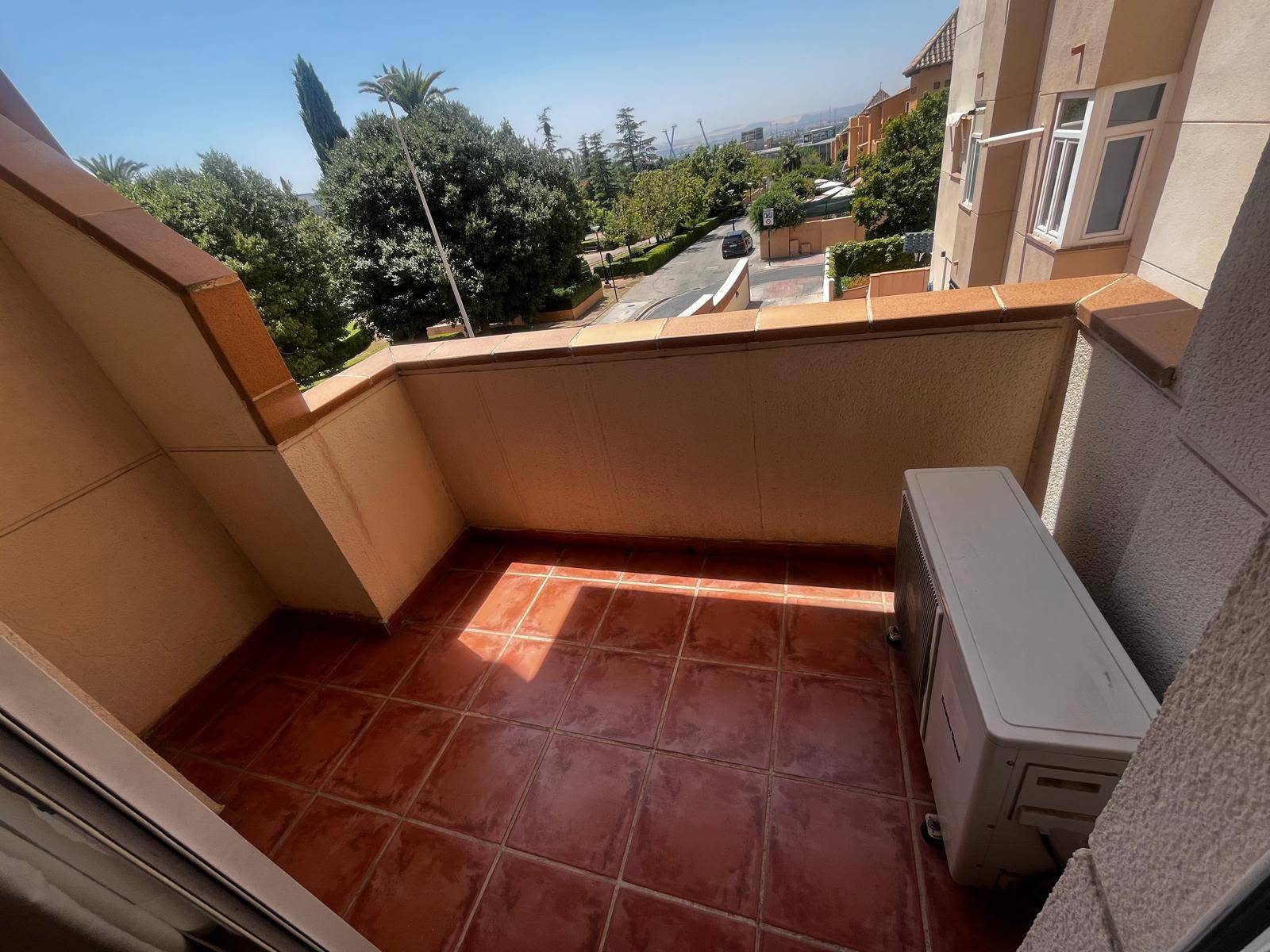 Pieni huoneisto vuokrattavissa Cerrillo de Maracena (Granada)